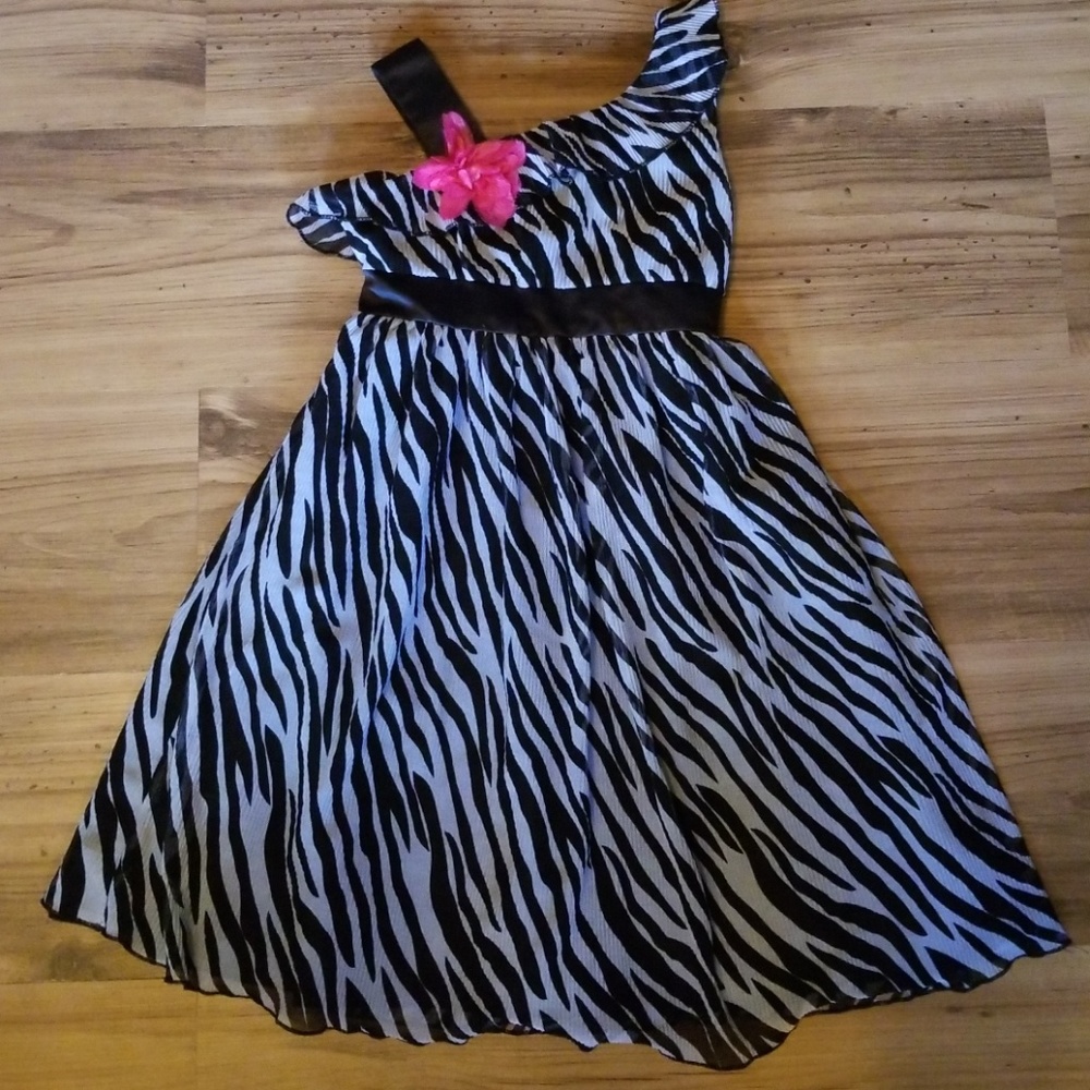 Girls size 6 zebra print dress with pink flower